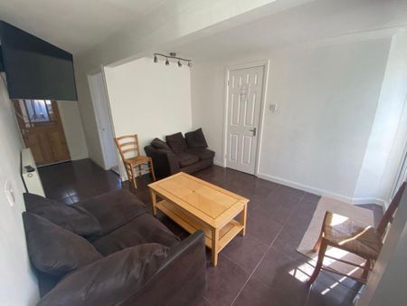 6 bedroom terraced house to rent - Photo 4
