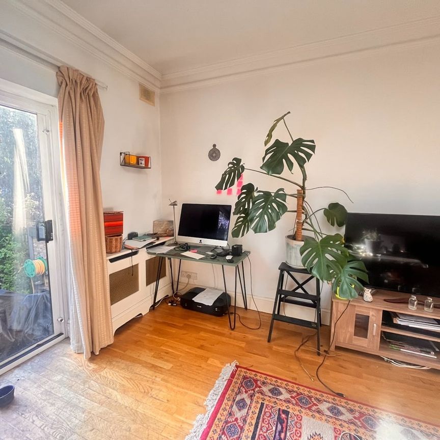 Room in a Shared House, London, W5 - Photo 1