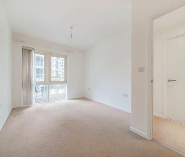 2 Bed Flat, Juniper Drive, SW18 - Photo 2