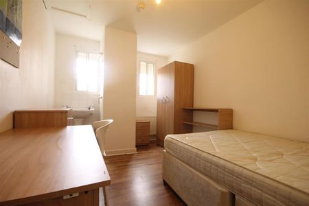 5 bedroom apartment to rent - Photo 2