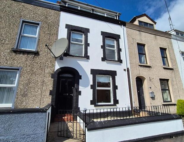 *6 Bed Student Accommodation*, 4 Marlborough Terrace, Derry - Photo 1