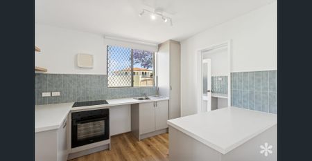 Renovated Booragoon Villa with Private Access & Extra Parking - Photo 2