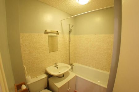 A louer ANGERS DOUTRE 2 pièces MEUBLE - A louer à ... - Photo 4