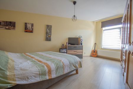 BELLE MAISON AVEC GARAGE ET TERRASSE à 7130 BINCHE  Loyer: 850 € / mois - Photo 5