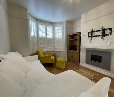 4 bedroom semi-detached house to rent - Photo 2