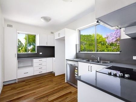 Beautifully Renovated Two Bedroom Unit - Photo 5