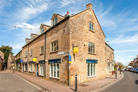 Spacious two bedroom apartment in the heart of Stow-on-the-Wold. - Photo 3