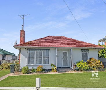 CONVENIENCE AND COMFORT IN CENTRAL BAIRNSDALE - Photo 4