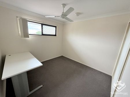 Part furnished 3 bedroom spacious townhouse for rent in sought after Corinda - Photo 5