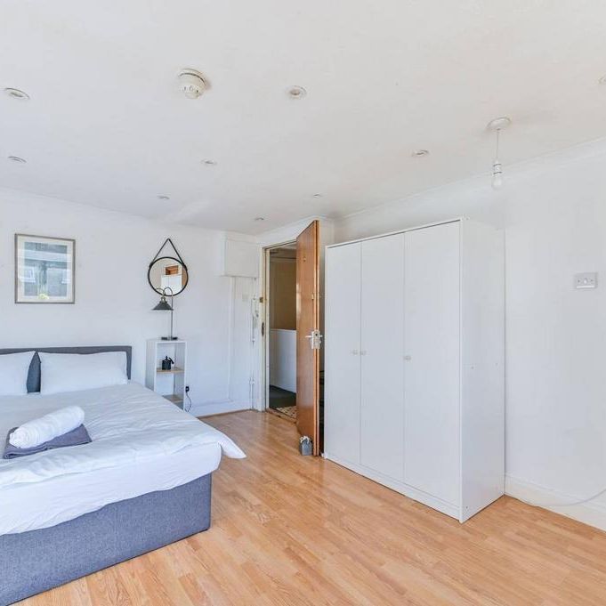 Studio to rent - Photo 1