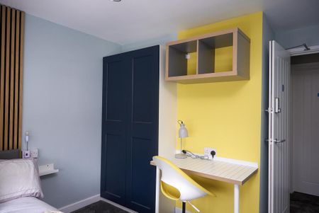 1 bedroom in a house share to rent - Photo 2