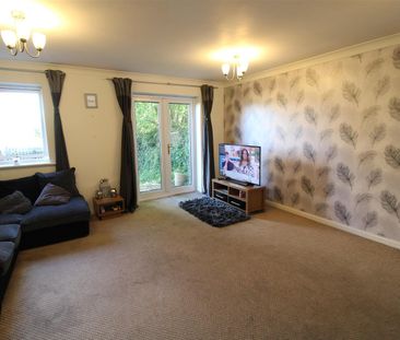 Greenlea Court, Huddersfield - Photo 4