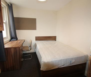 6 bedroom flat to rent - Photo 4