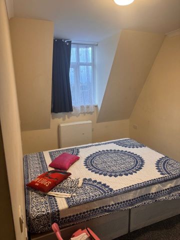 2 Bed Flat, Claire House, IG1 - Photo 3