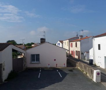 Location Appartement 2 pièces 38m² DOMPIERRE SUR MER 17139 - Photo 2