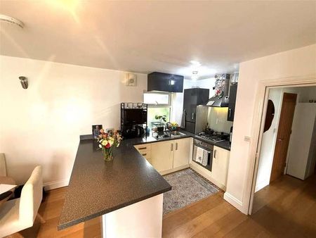 Salcombe Gardens, Mill Hill, NW7 - Photo 2