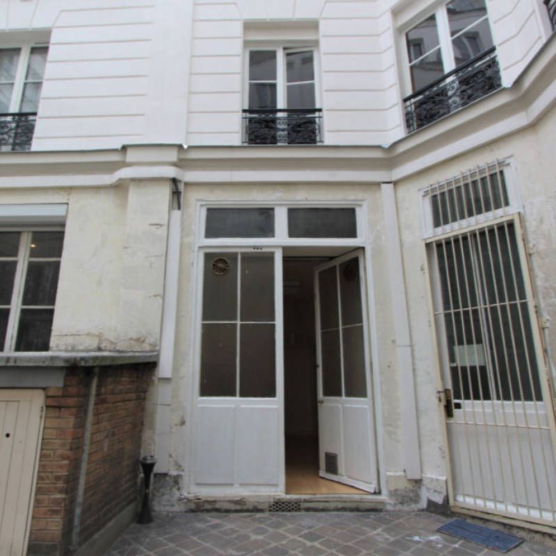 PARIS 08 - rue du Faubourg Saint-Honoré - local commercial 12 m2 - Photo 1