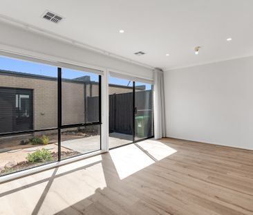 17 Butterfields Walk, Officer VIC 3809 - House For Rent | Domain - Photo 2