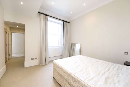 A lovely and bright two bedroom apartment situated on the third floor of a grand stucco fronted building in Lancaster Gate - Photo 5