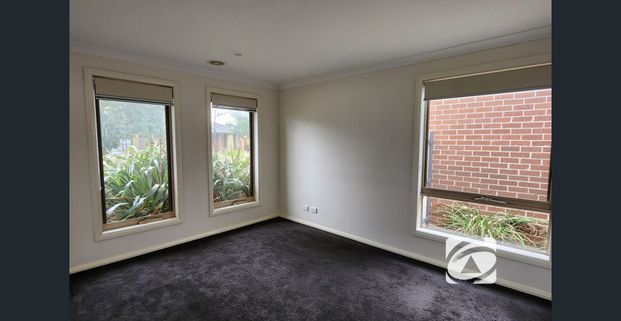 BERWICK WATERS BEAUTY - Photo 1