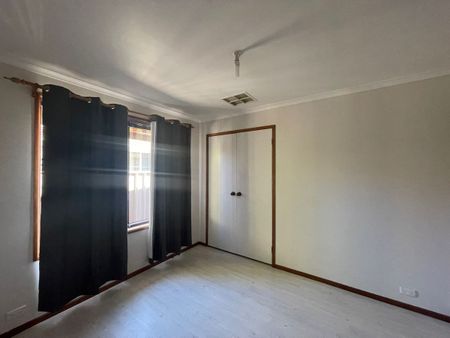 Large Family Home with Pool - Photo 5