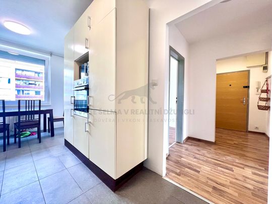 Pronájem bytu 3+1 75 m², Voskovcova , Praha Hlubočepy - Photo 1