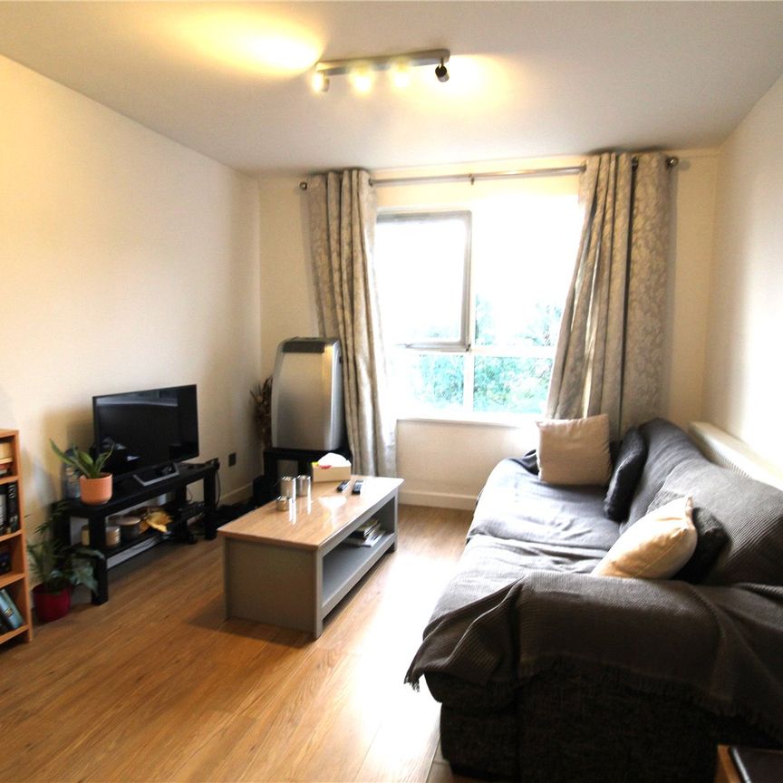 Hanger Lane, Ealing, W5 3DA - Photo 1