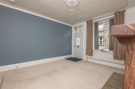 3 bed terraced house to rent in John Street, Greetland, Halifax - Photo 3