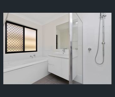 Modern 4BR Family Home in Logan Reserve (Pets Allowed) - Photo 5