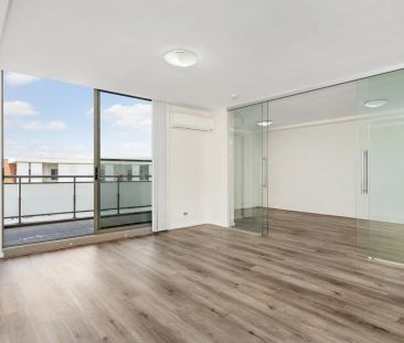 Modern Two-Bedroom Apartment with Additional Family Room - Photo 1