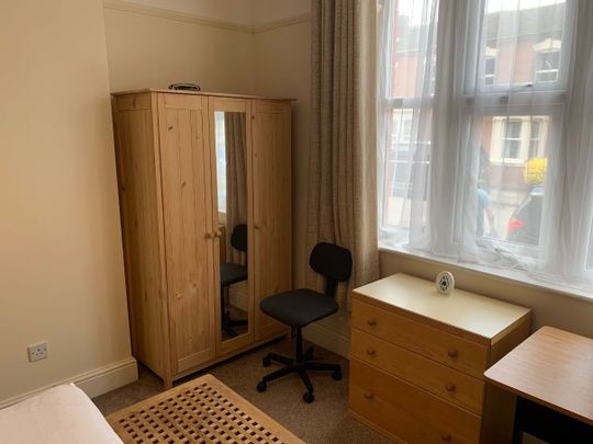 4 bedroom house - Photo 1