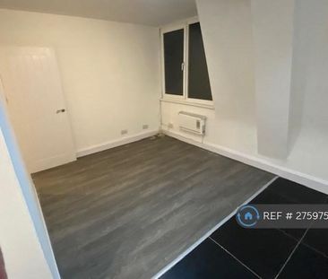 2 bedroom penthouse to rent - Photo 4