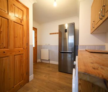 3 bedroom semi-detached house to rent - Photo 5