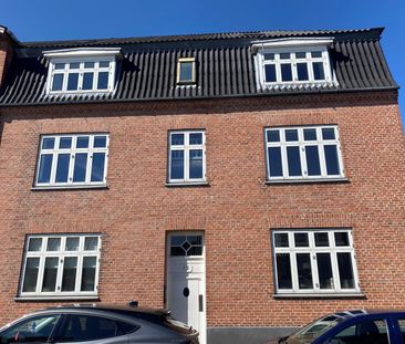 Lys og hyggelig 2-værelses med charmerende gårdhave – beliggende i ... - Photo 4