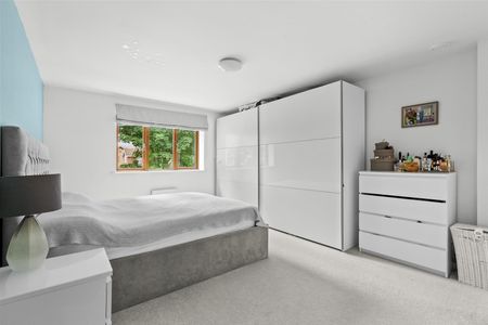 John North Close, High Wycombe - Photo 5