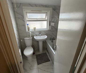 4 bedroom terraced house to rent - Photo 2