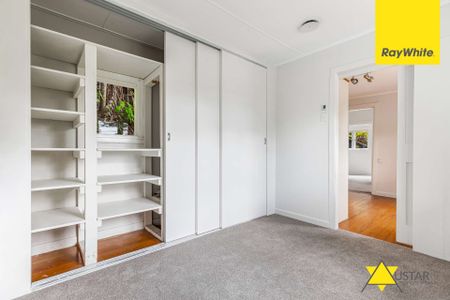 Two Bedroom and One Bathroom in Titirangi! Lawns and Gardens Included! - Photo 2