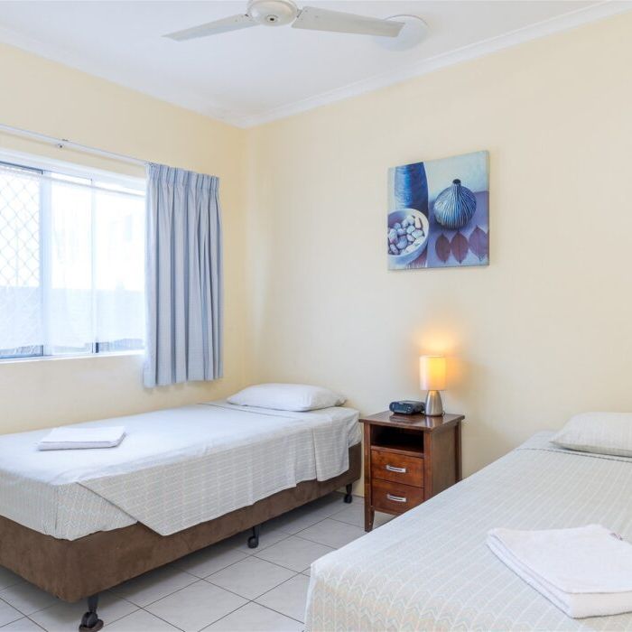 2 Bedroom Apartment, No Lease, city fringe - Photo 1