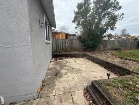 For Lease - 6226 Pine Grove Avenue, Niagara Falls, Ontario - Photo 4