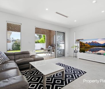 Spacious 4 Bedroom Duplex with Study in a Quite Cul-De-Sac - Photo 1