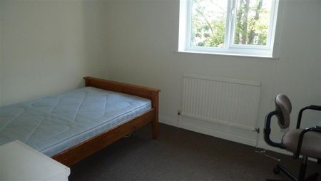 4 Bed Terraced House, Berkeley Close, SO15 - Photo 4