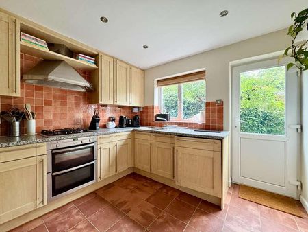 Rosehill, Montague Road, Berkhamsted, HP4 - Photo 2
