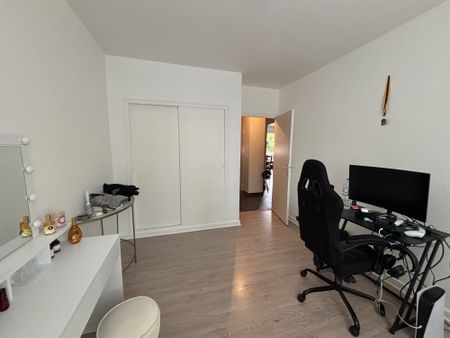 Location Appartement 3 pièces 69m² ROMANS SUR ISERE 26100 - Photo 2
