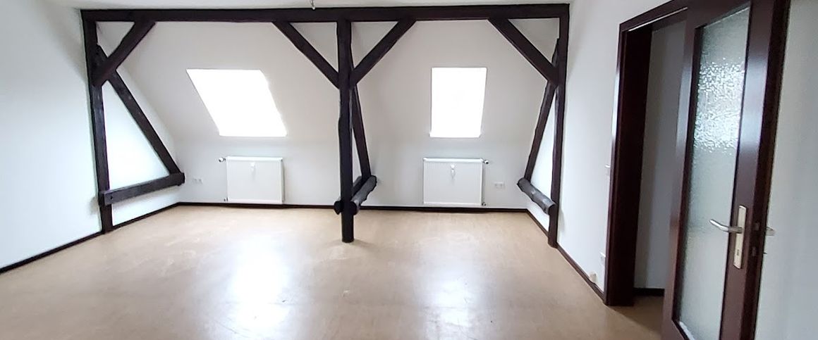 Dachgeschosswohnung mit Einbauküche // DG rechts - Foto 1