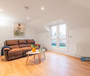 1 bedroom penthouse to rent - Photo 2