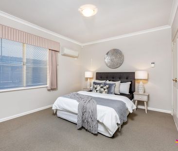 STUNNING TOWNHOUSE AVAILABLE UNTIL FEB 2027 - Photo 6