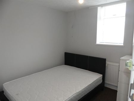 5 bedroom detached house to rent - Photo 3