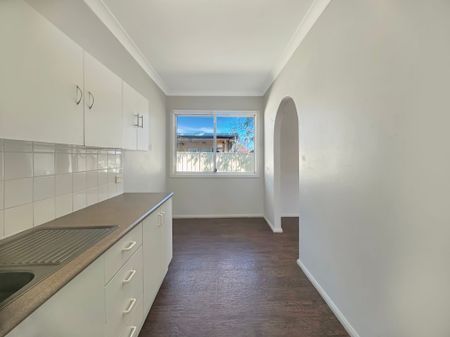 Tidy 2 Bedroom Home - Photo 2