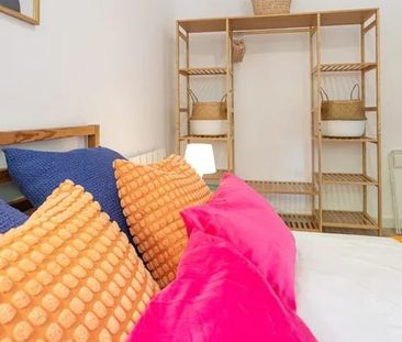 Carrer de Còrsega, Barcelona, Catalonia 08037 - Photo 2