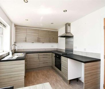 Ashgrove Road, Ashford, TW15 - Photo 3
